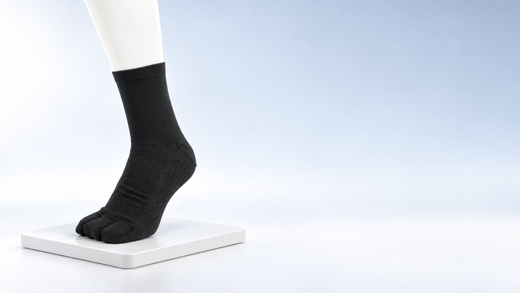 足圧測定プレートの上の ASHITO SOCKS（実物写真をもとにした合成イメージ）